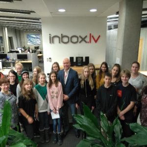 Žurnālistikas pulciņa bērni viesojas inbox.lv